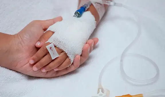 Tragedia en Ecuador: hermanitos fueron abusados y quemados por su padre y madrastra