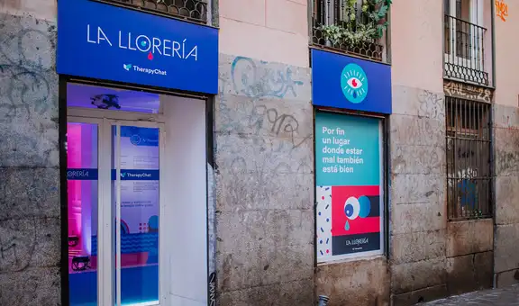 “Entra y llora”: la inauguración de una “llorería” en Madrid desató la polémica en redes