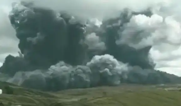Impactante momento en que volcán Monte Aso entra en erupción, el más grande de Japón