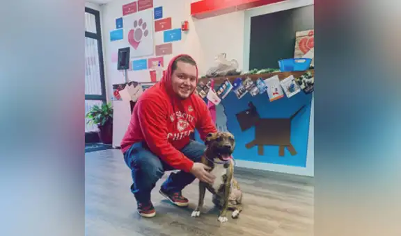 Hombre protagoniza tierno reencuentro con su perrita discapacitada que estuvo un año perdida
