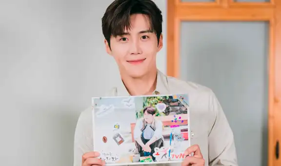 2021 AAA: Kim Seon Ho gana 2 premios como actor más popular del año