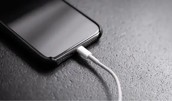 Cargar la batería por muchas horas: ¿cómo afecta a tu teléfono?