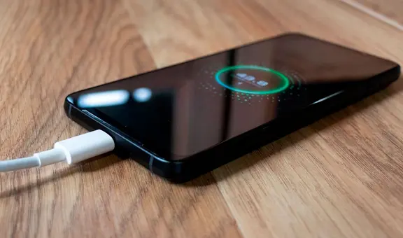 ¿Sabes el truco para que tu teléfono ‘grite’ cuando termine de cargar su batería?