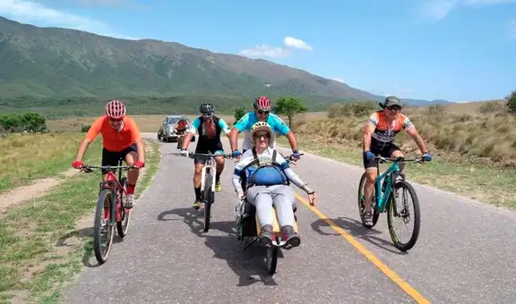 Ciclista queda cuadripléjico durante competición y sus amigos le dan una enorme sorpresa