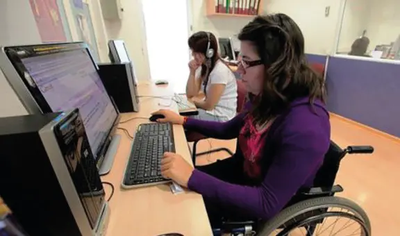 ¿Aún no te inscribes? Sigue estos pasos y accede a una de las 100.000 becas para personas con discapacidad auditiva