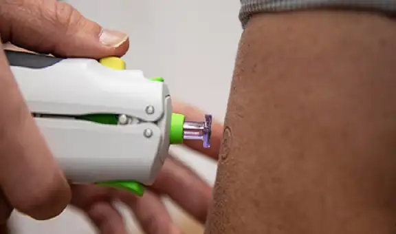 Empiezan ensayos clínicos de vacuna contra la COVID-19 que no necesita agujas