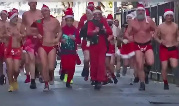 Húngaros corren vestidos de ‘Santa’ con trajes de baño para ayudar a organización benéfica