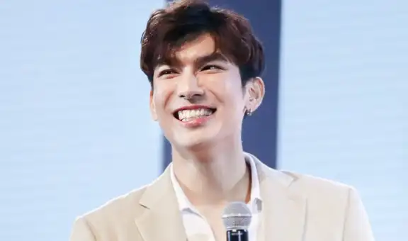 Mew Suppasit emociona a fans con saludo en español por Navidad y Año Nuevo