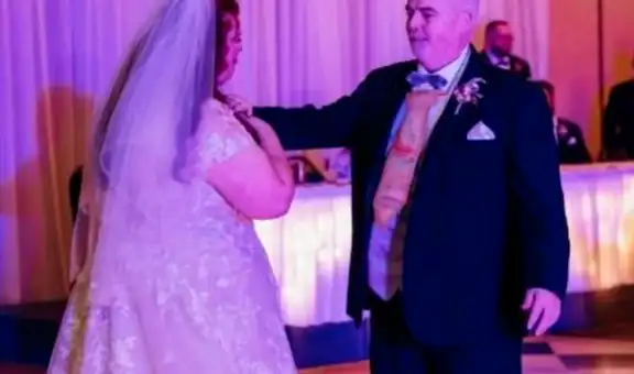Padre sorprende a su hija en su boda y usa la corbata que ella le hizo a los 5 años