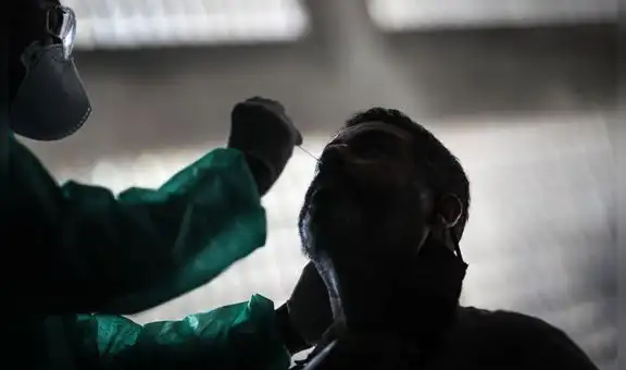 El atípico caso de un hombre que dio positivo por COVID-19 durante 232 días