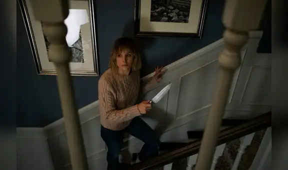 Netflix parodia los thrillers con La mujer de la casa de enfrente de la chica de la ventana