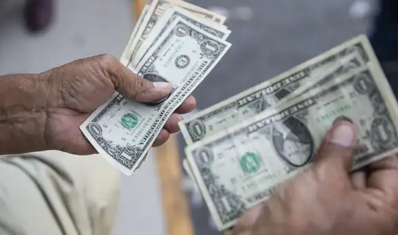 El dólar sube ante los riesgos por conflicto de Rusia y Ucrania