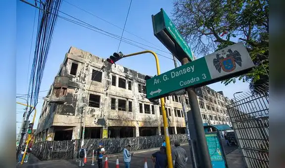 Tras 5 años del incendio en Galería Nicolini, inicia proceso de demolición