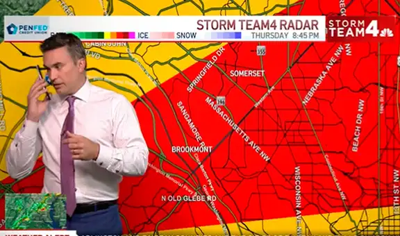 Meteorólogo detuvo su informe para llamar a su familia y avisarle que se acercaba un tornado