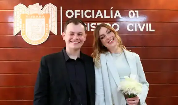 Un ruso y una ucraniana se casan en la frontera de EE. UU. y México tras huir de la guerra