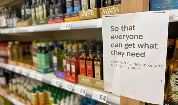Supermercados del Reino Unido limitan compra de aceite por la guerra en Ucrania