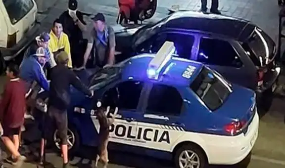 Policía realiza operativo y perrito se para en dos patas sobre auto para que lo ‘requisen’