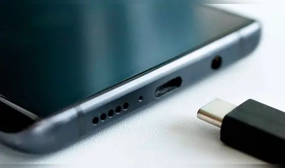 ¿Por qué el puerto USB no transfiere datos y solo carga tu smartphone?