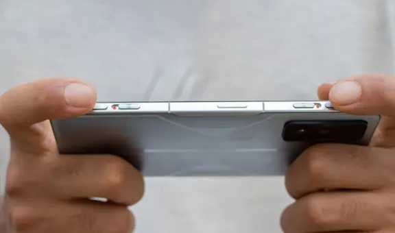 Xiaomi lanza el Poco F4 GT, un celular gamer que posee gatillos retráctiles para videojuegos