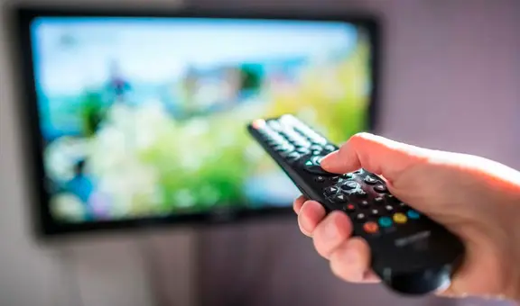 ¿Cómo ver YouTube, Netflix y Disney + en tu televisor que no puede instalar apps o usar wi-fi?