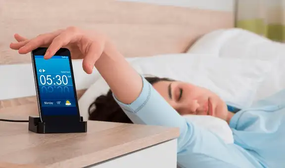 ¿Cómo apagar la alarma del despertador de tu teléfono Android sin tocarlo?
