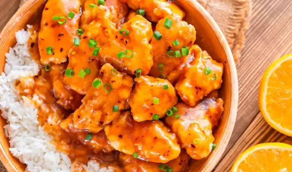 ¿No sabes qué cocinar? Sorprende a tu familia con este delicioso pollo a la naranja