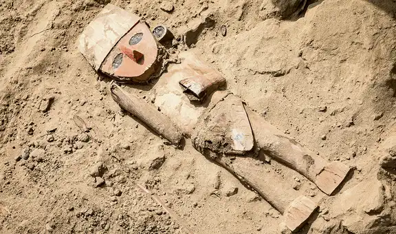 Hallan escultura de madera en Chan Chan