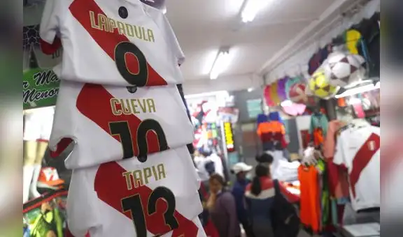 Comerciantes de Gamarra rematan mercadería alusiva al Mundial para reducir pérdidas  