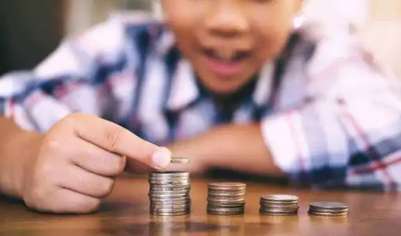 Un niño de 9 años llevó 100.000 pesos a su escuela y los repartió entre sus compañeros
