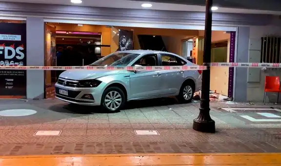 Tragedia en Argentina: auto impacta contra una multitud afuera de un teatro y deja 23 heridos