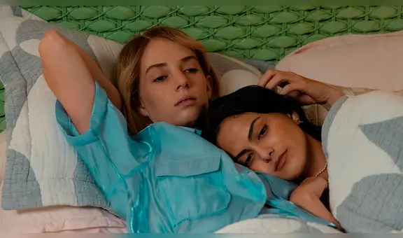 Netflix convierte a Maya Hawke de “Stranger things” y Camila Mendes en pareja para película LGBT