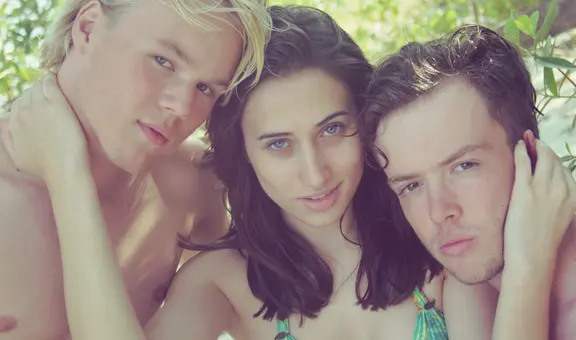 Trío sexual: las mejores poses para dos hombres y una mujer