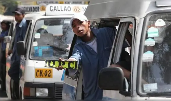 ¿Cuánto dinero ganan los cobradores de combis en Perú durante su labor diaria?