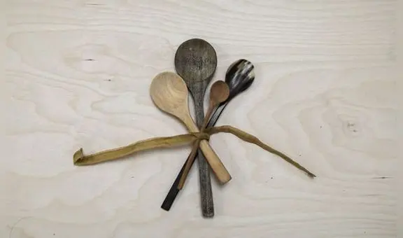 ¿Por qué no se debe usar utensilios de madera en la cocina?