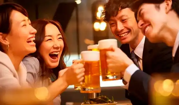 Japón inicia un concurso para promover que sus jóvenes beban más alcohol