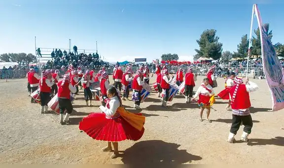 Sikuris hicieron vibrar a Puno desde Apu Cancharani