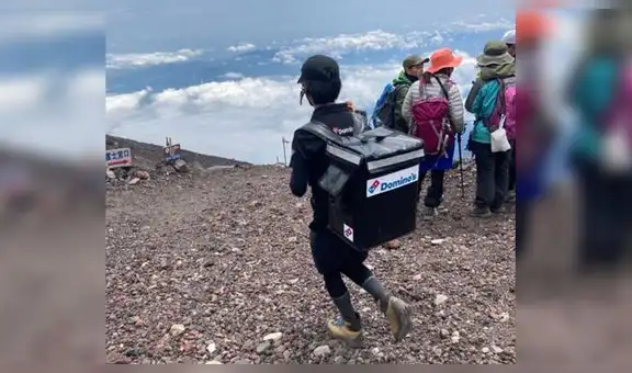 Repartidor rompe ‘récord’ al subir la cima del monte Fuji para entregar una pizza a su cliente