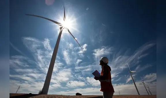 Controversia por norma que encarecería energías renovables en el Perú