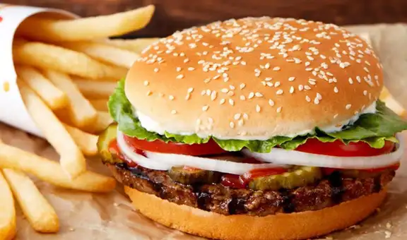 ¡Por su aniversario! Local de comida peruana vendió hamburguesas a S/1.00