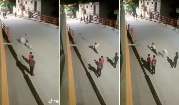 Perrito simula ser un toro y se divierte con grupo de niños jugando a ser toreros