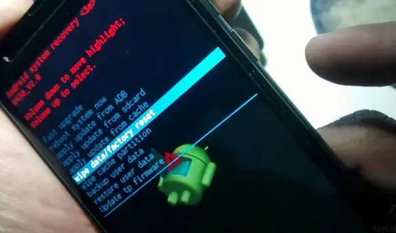 ¿Es bueno o malo formatear mi teléfono cada cierto tiempo?