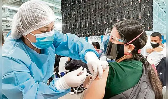 ¡Desde hoy! Personas de 18 a 59 años pueden recibir vacuna bivalente contra la COVID-19