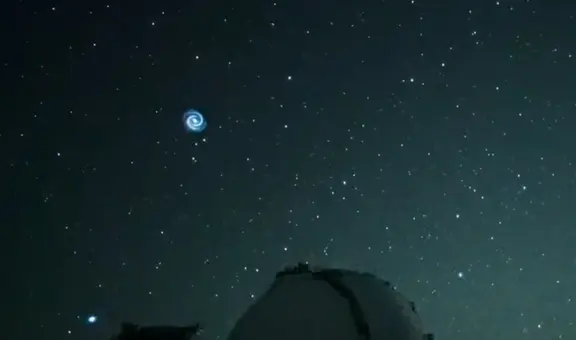 Telescopio de Hawái capta en vivo una impresionante espiral azul en el cielo