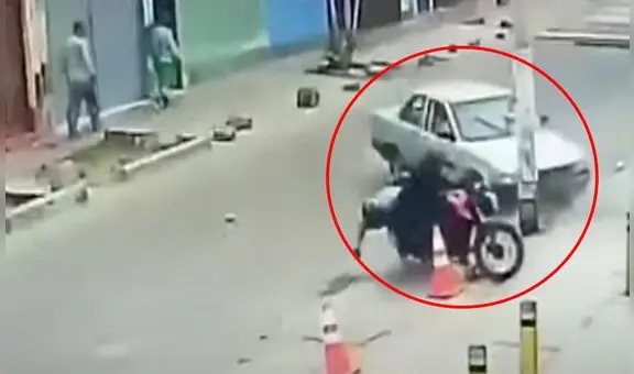 SJM: PNP embiste a delincuentes armados que huían a bordo de una moto a toda velocidad