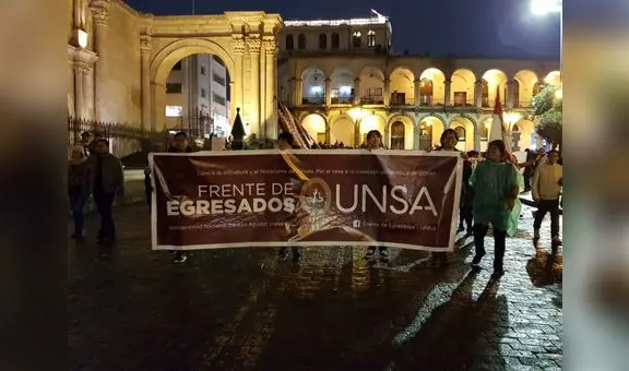 En plena lluvia, colectivos se movilizaron en Arequipa contra Dina Boluarte y el Congreso