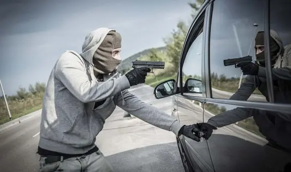 Delincuente pierde la pierna luego que el hombre al que le robaba lo atropellase