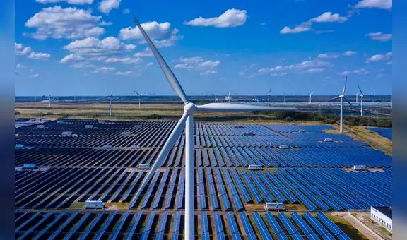 En 2022 inversión en energía renovable  por primera vez fue igual a la de los combustibles fósiles