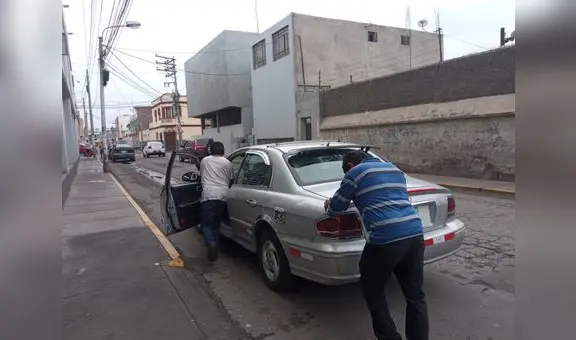 Taxistas continúan realizando largas colas en grifos de Arequipa para comprar GLP