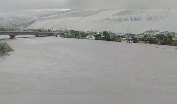 Río Ocoña en Arequipa cerca del desborde por fuertes lluvias
