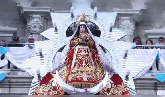 La Libertad: hace 38 años Juan Pablo II coronó a la Virgen de la Puerta como Reina de la Paz Mundial
